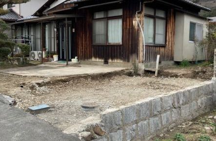 施工事例：車庫解体→土間打ち→カーポート新設＆焼き板張替え①