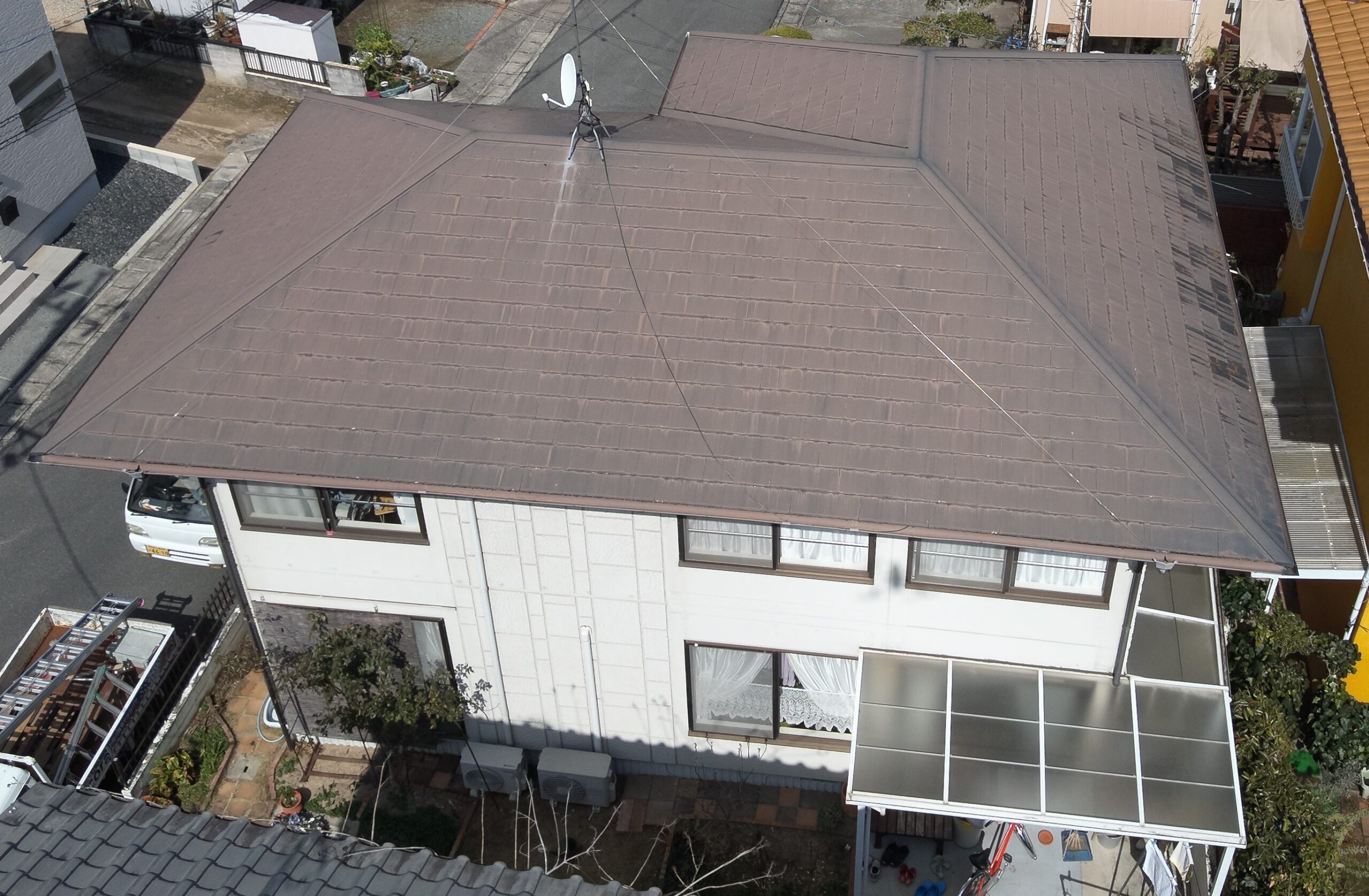 屋根のリフォーム施工事例：屋根・外壁塗装工事