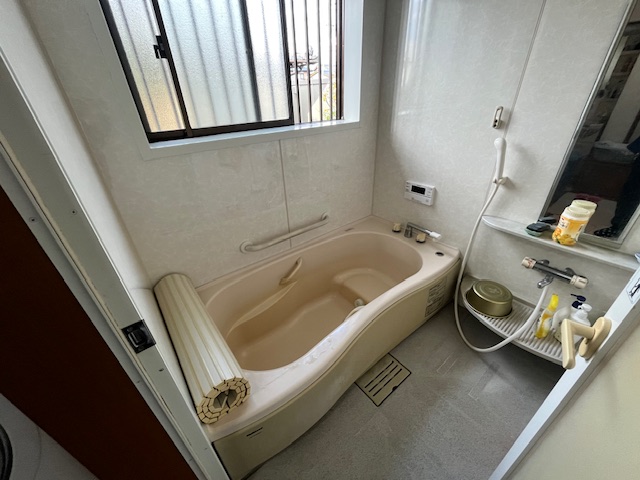 家のリフォーム施工事例：システムバス･洗面暖房･勝手口網戸